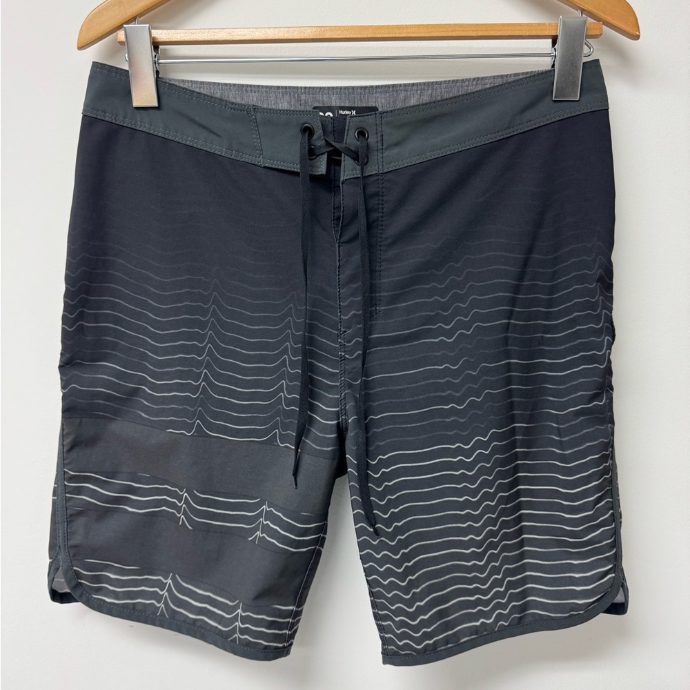 Hurley Phantom Swim Trunks in Gray & White, Size 30